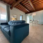 Апартаменты Inviting In With Patio