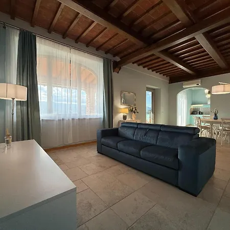 Inviting In With Patio * Поппи