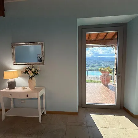 Inviting In With Patio 아파트